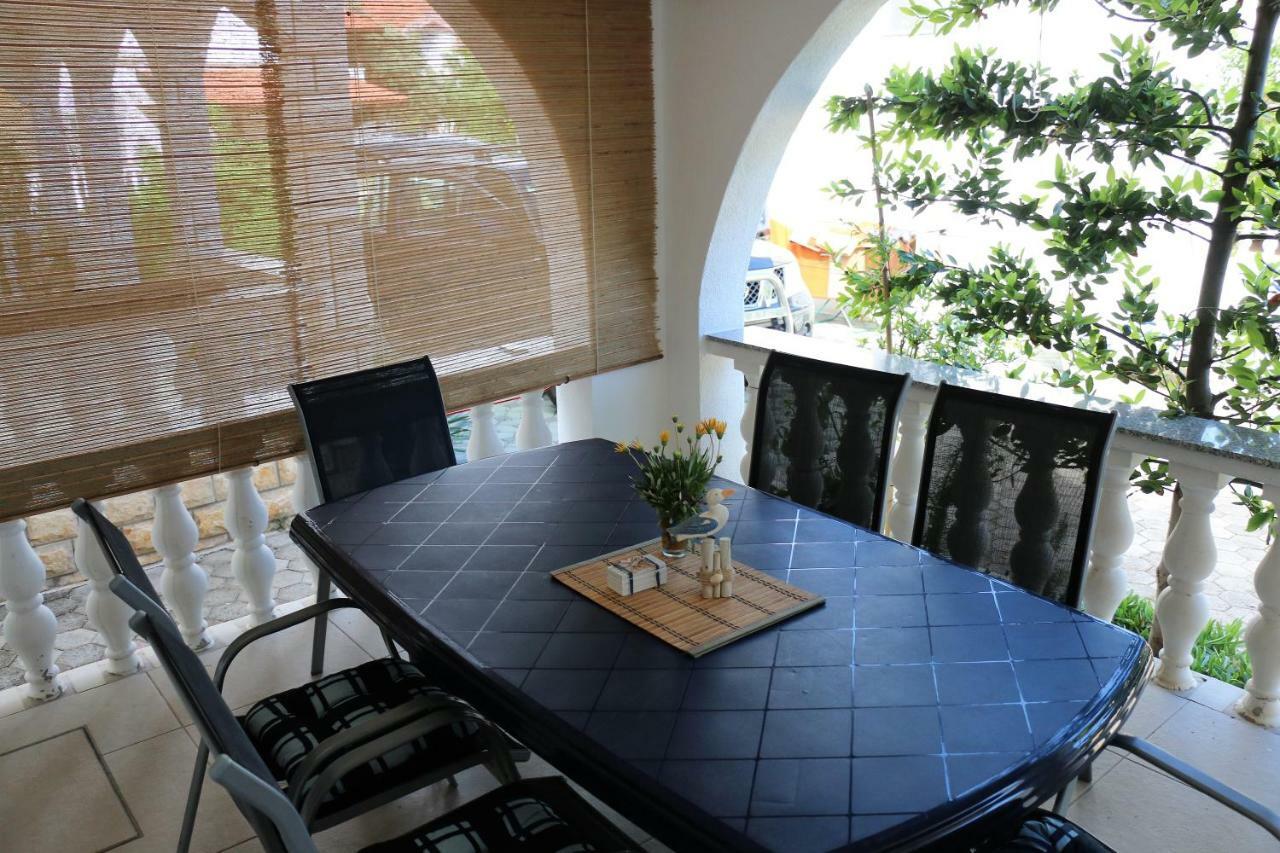 Apartments Vir Delfin Exterior photo
