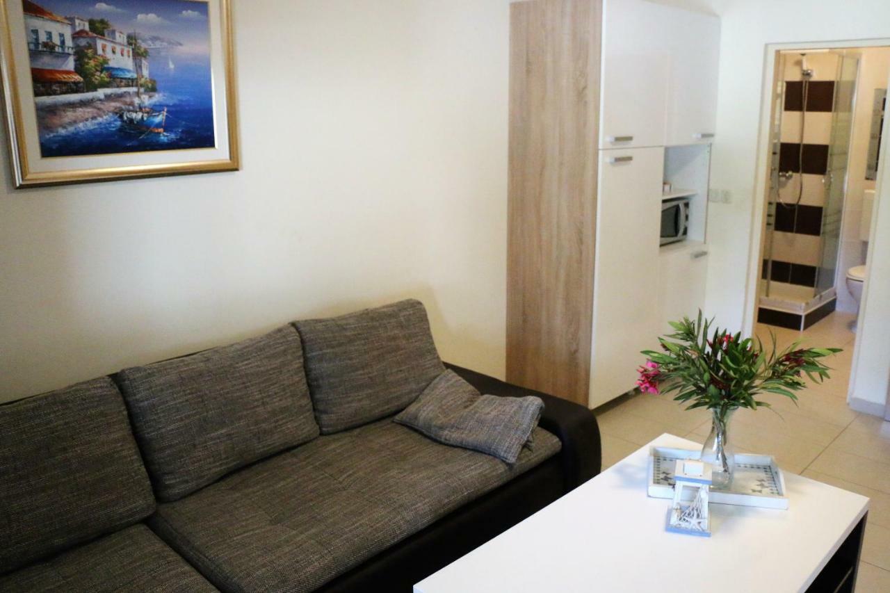 Apartments Vir Delfin Exterior photo